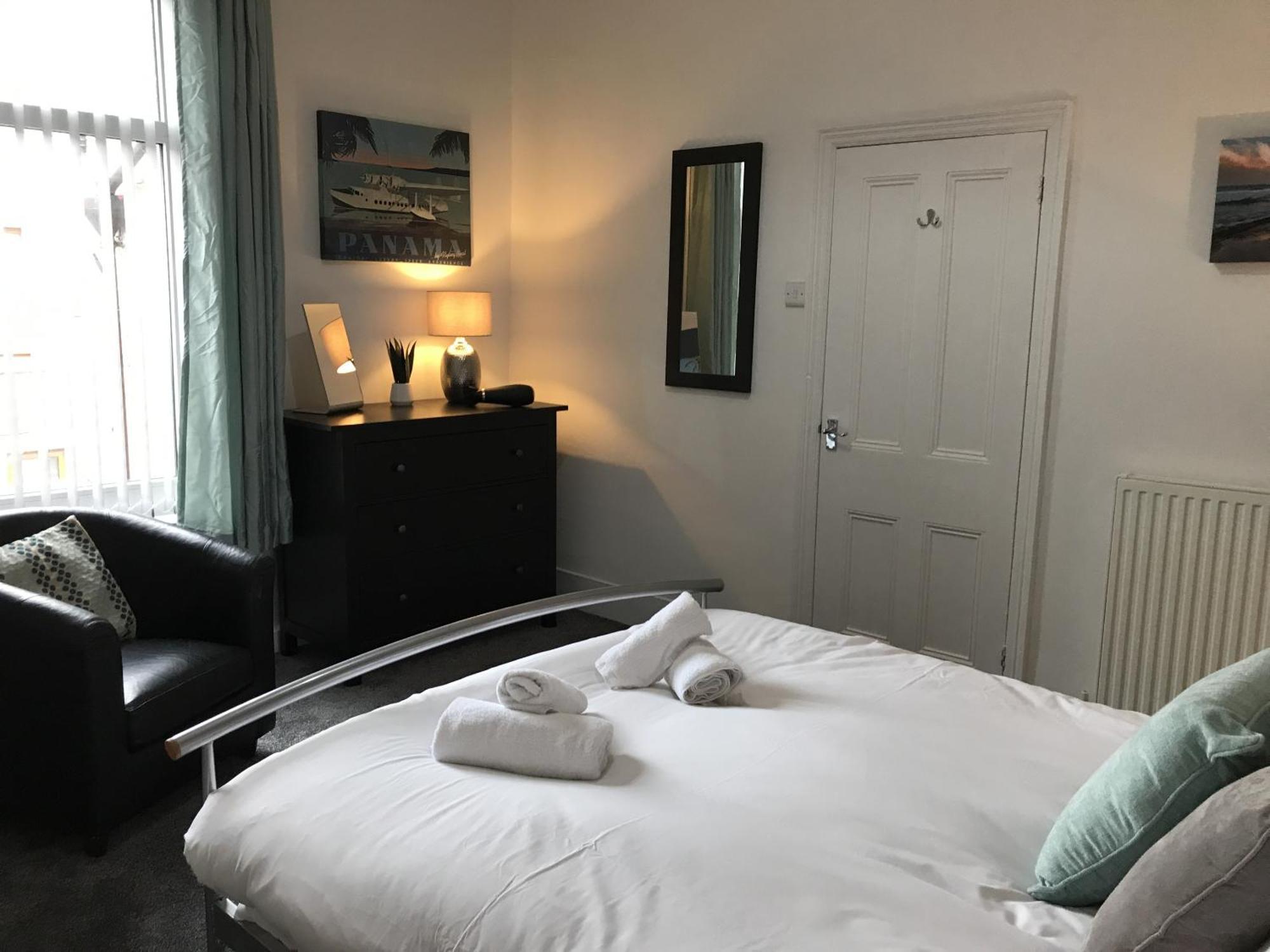 Bright Spacious 3-Bed With Office & Patio, Preston プレストン エクステリア 写真
