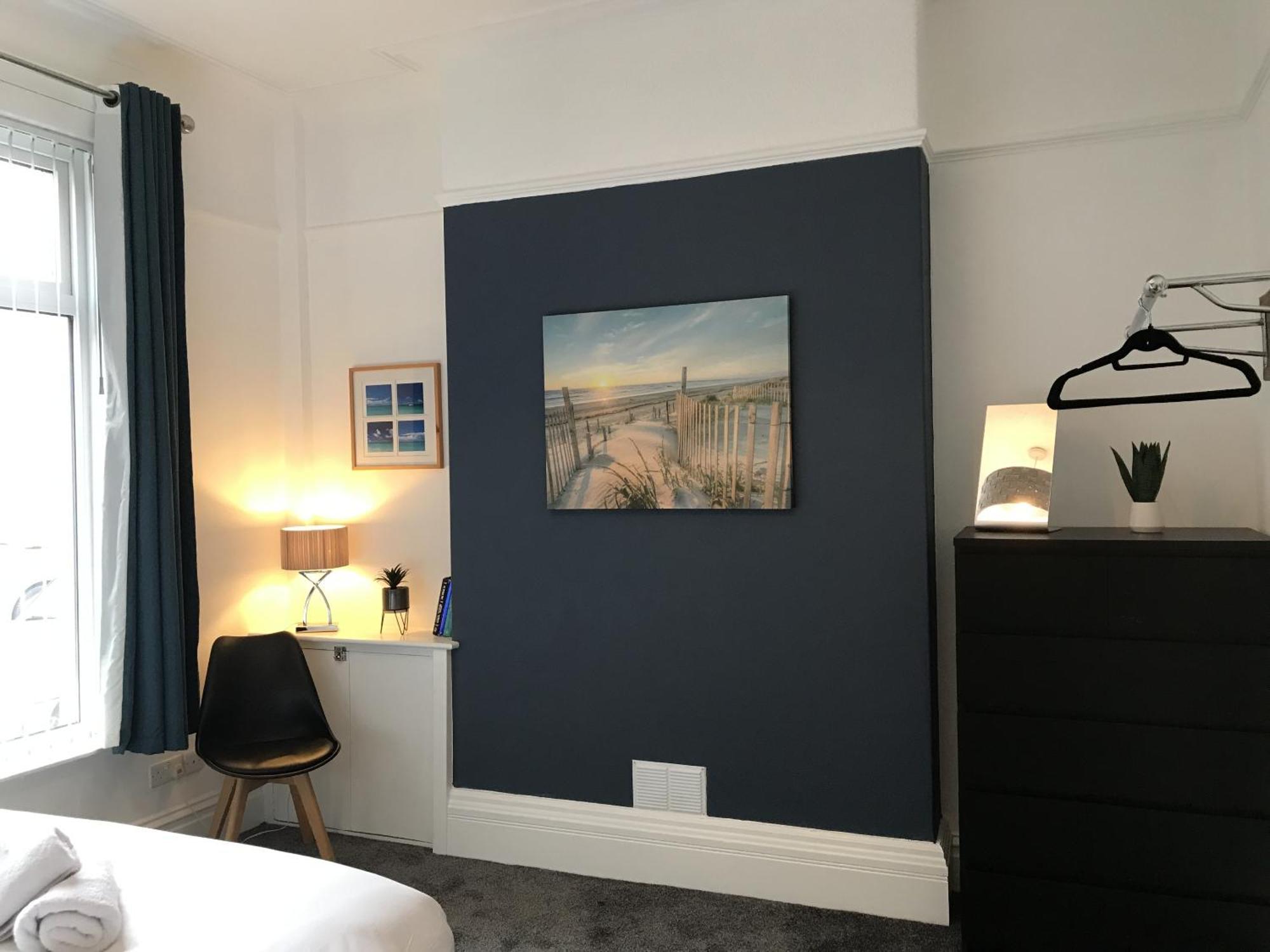 Bright Spacious 3-Bed With Office & Patio, Preston プレストン エクステリア 写真