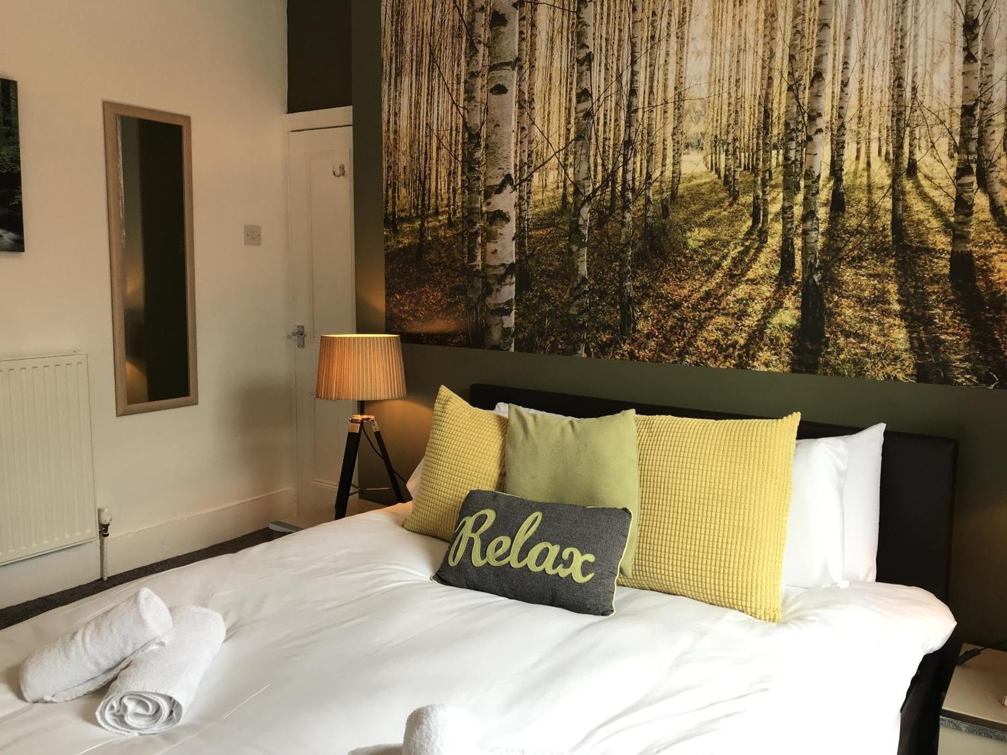 Bright Spacious 3-Bed With Office & Patio, Preston プレストン エクステリア 写真