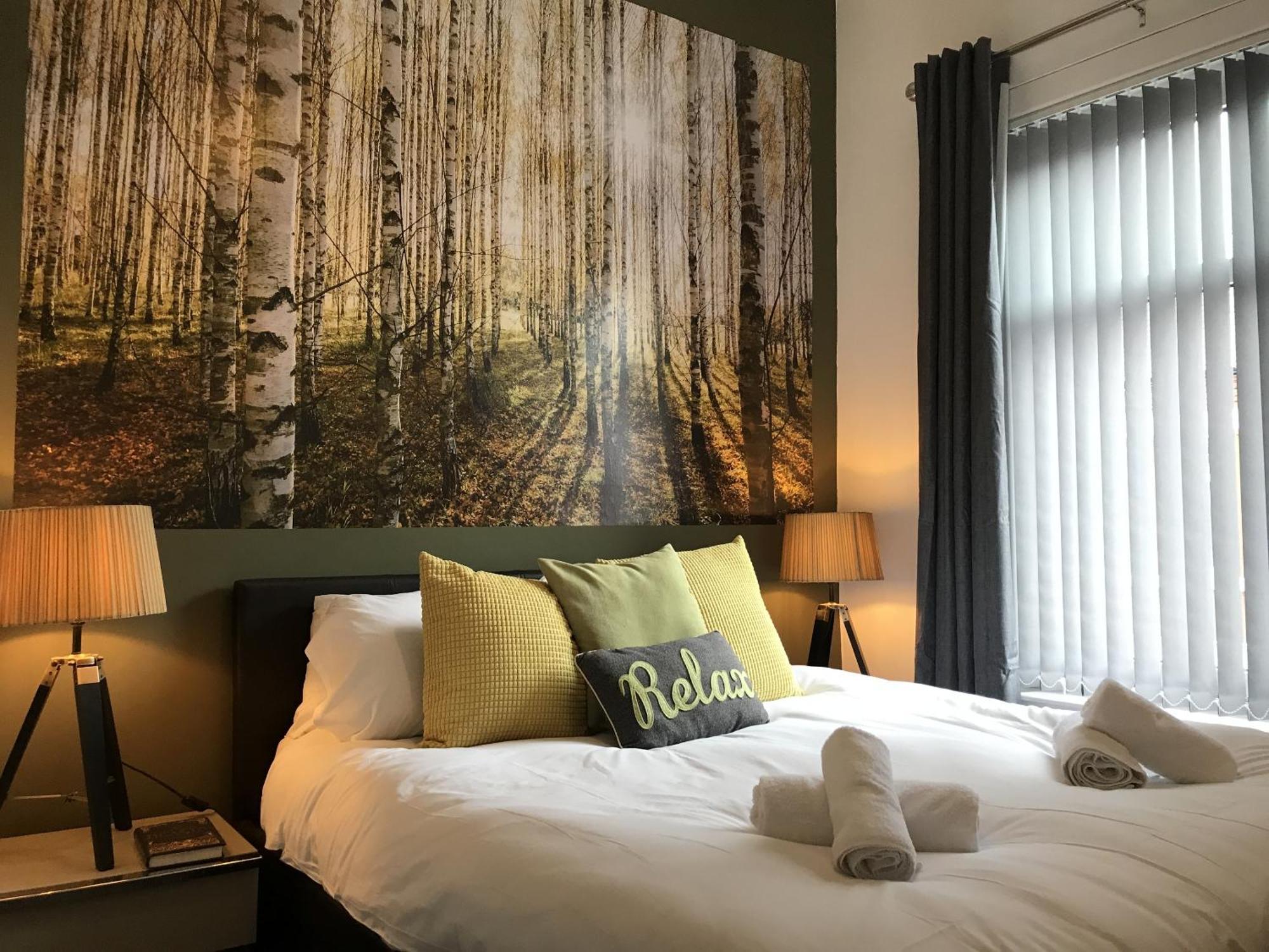 Bright Spacious 3-Bed With Office & Patio, Preston プレストン エクステリア 写真