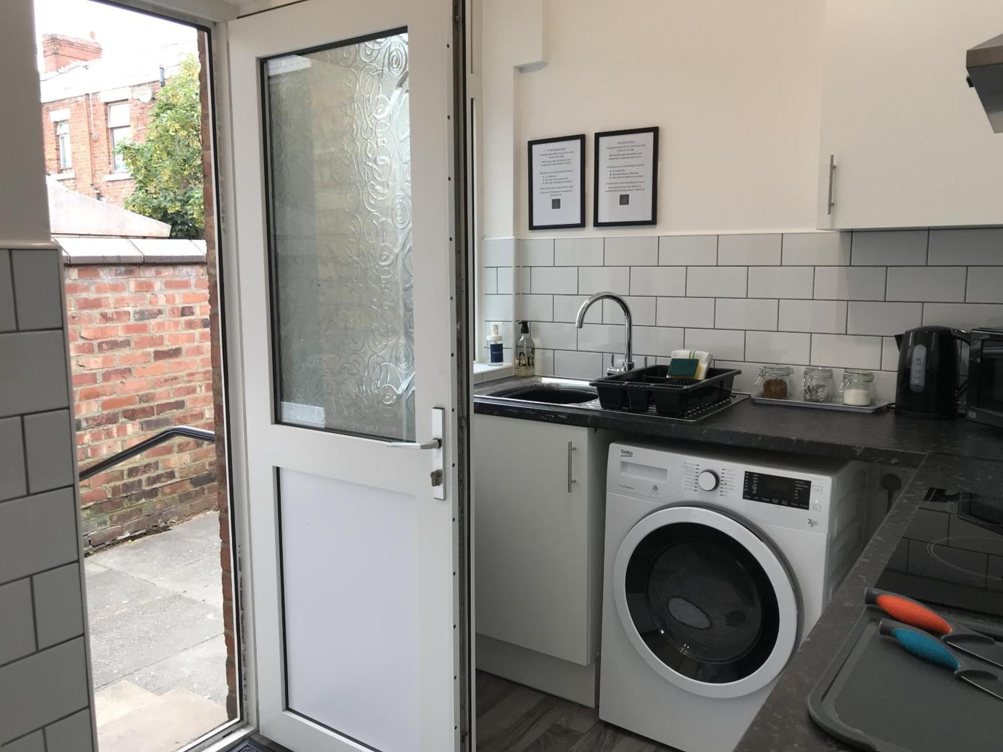 Bright Spacious 3-Bed With Office & Patio, Preston プレストン エクステリア 写真
