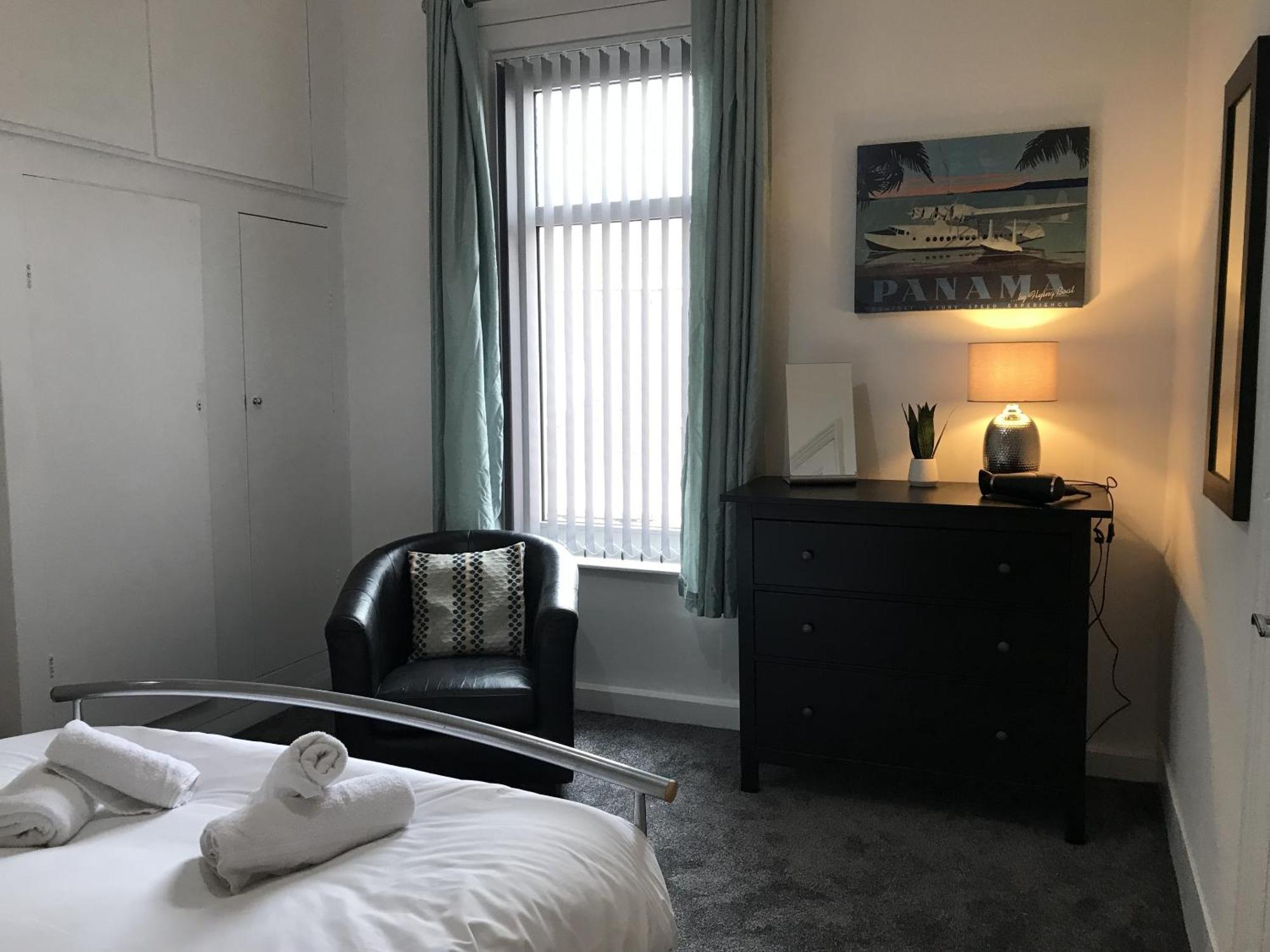 Bright Spacious 3-Bed With Office & Patio, Preston プレストン エクステリア 写真