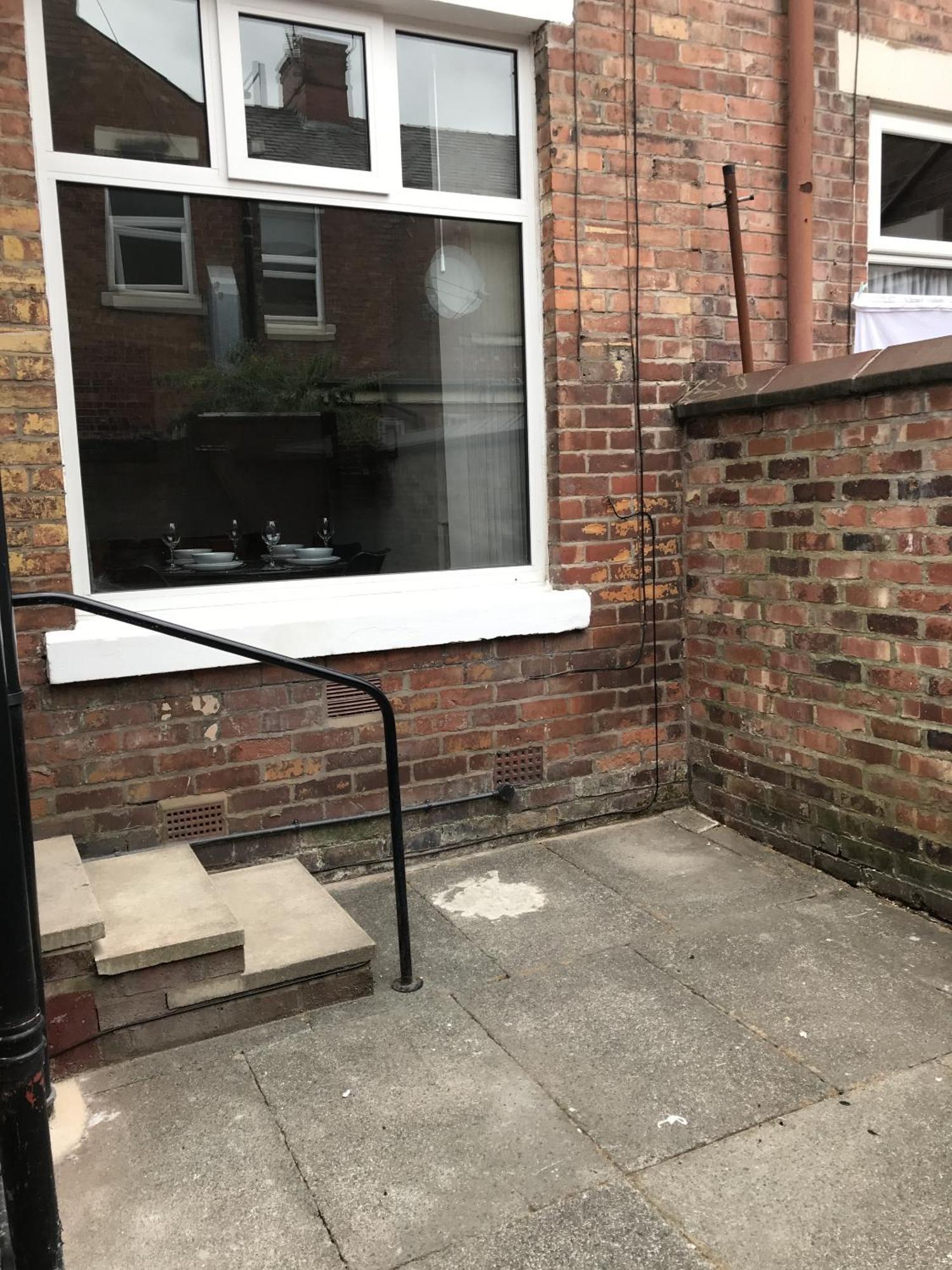 Bright Spacious 3-Bed With Office & Patio, Preston プレストン エクステリア 写真