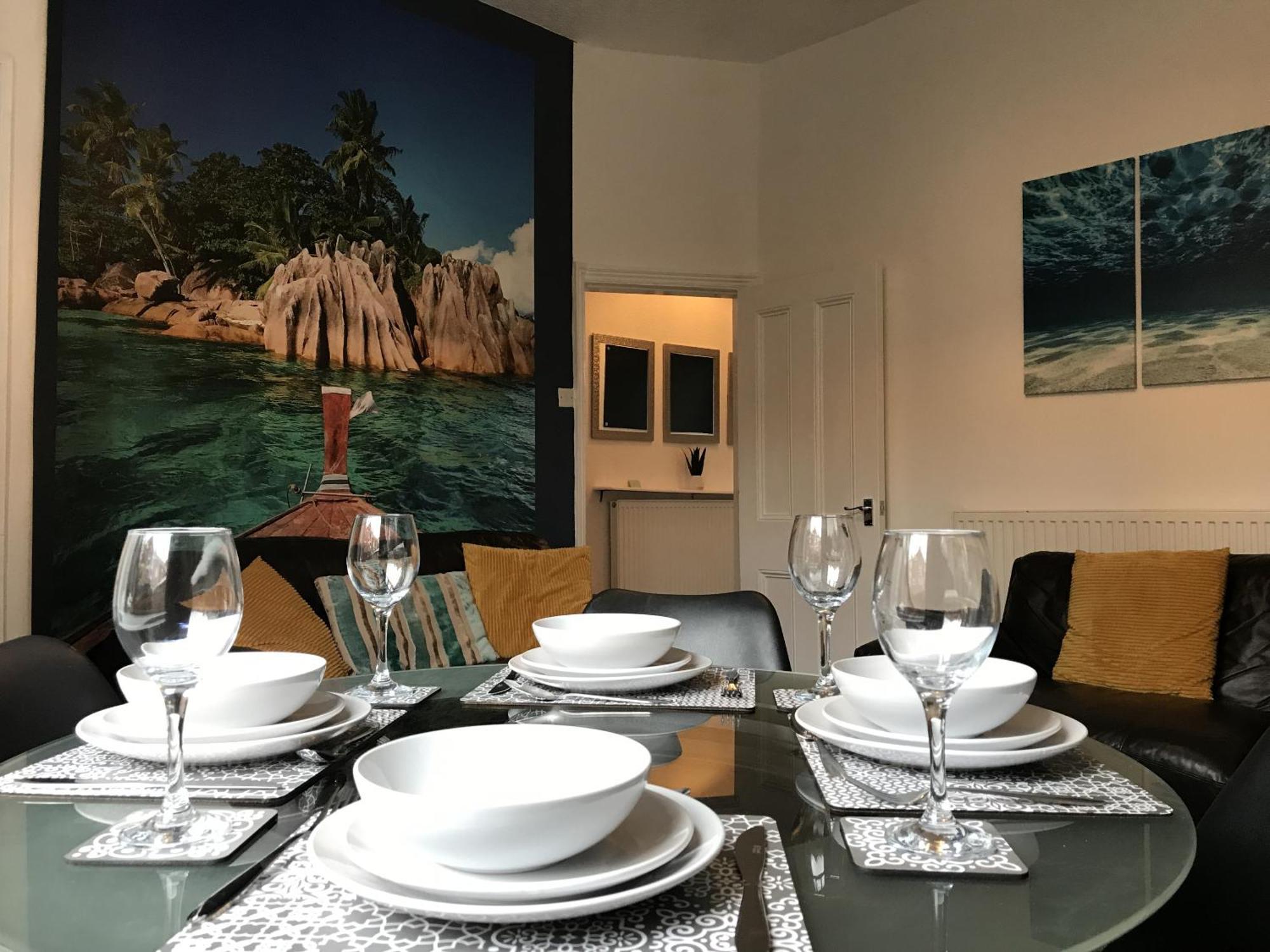 Bright Spacious 3-Bed With Office & Patio, Preston プレストン エクステリア 写真