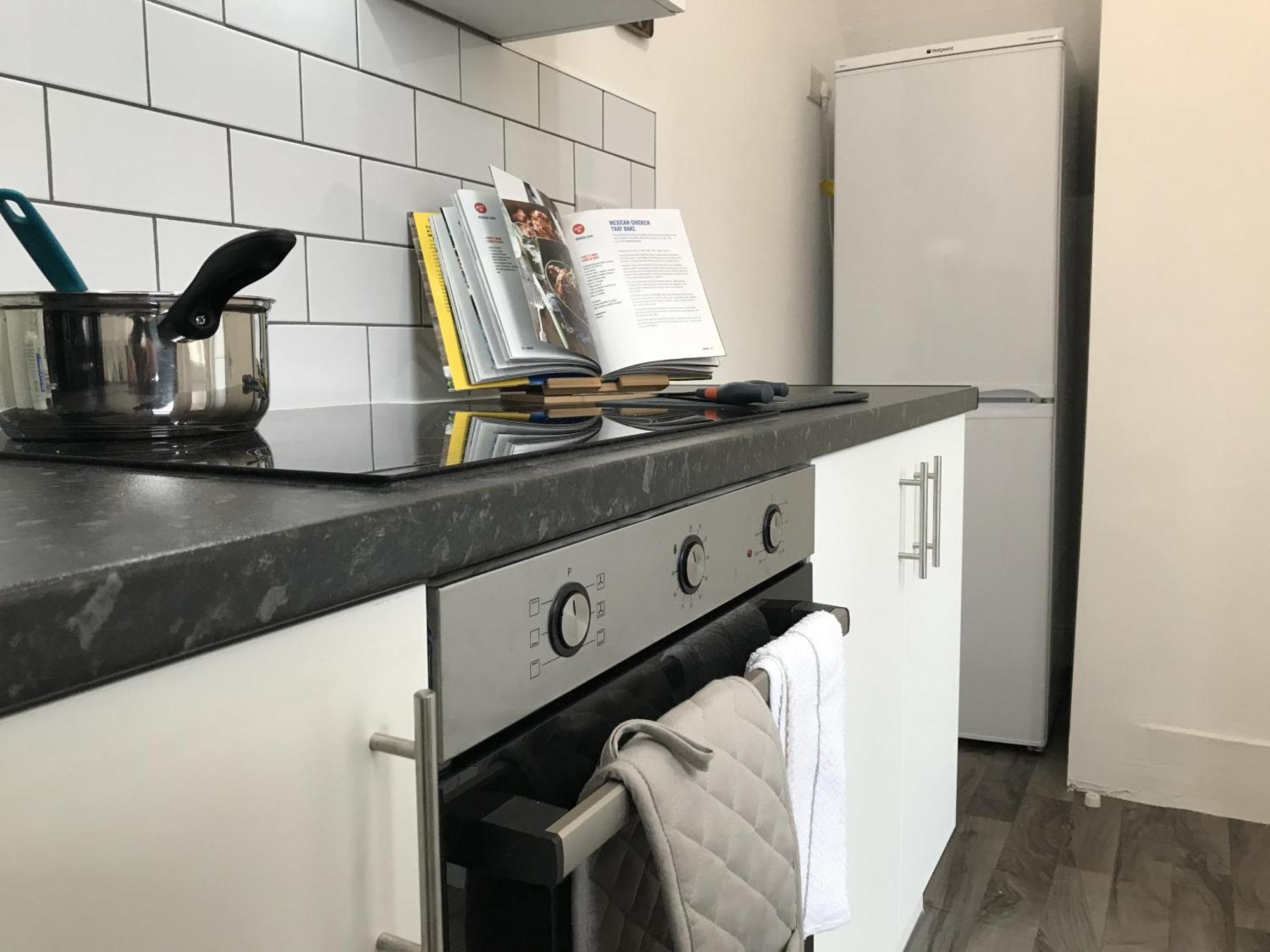 Bright Spacious 3-Bed With Office & Patio, Preston プレストン エクステリア 写真