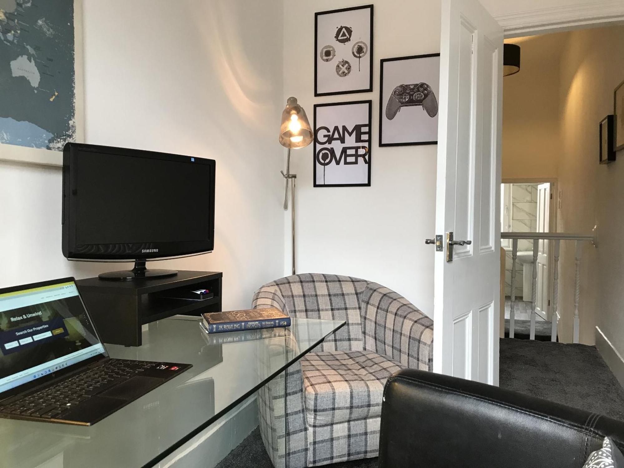 Bright Spacious 3-Bed With Office & Patio, Preston プレストン エクステリア 写真