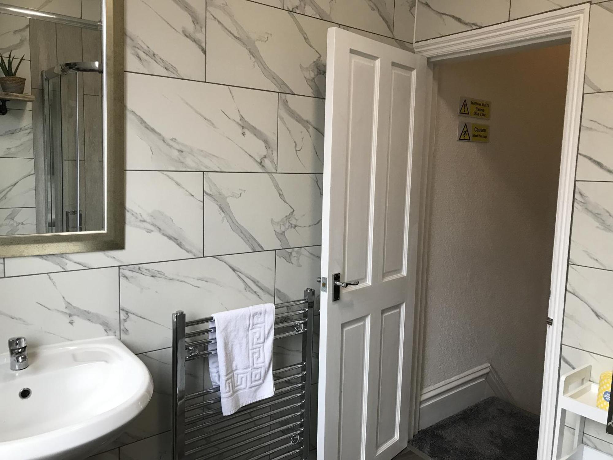 Bright Spacious 3-Bed With Office & Patio, Preston プレストン エクステリア 写真